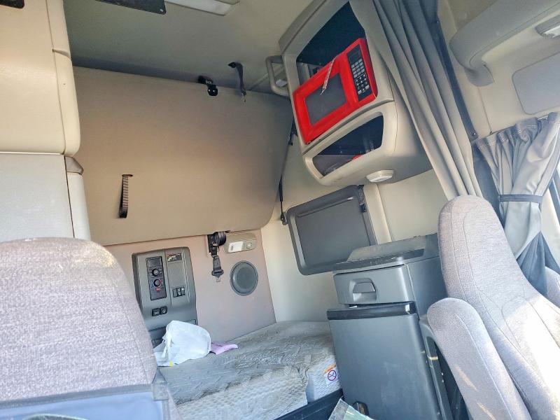 Photo 6 from auction – 2019 VOLVO VN with VIN 4V4NC9EH6KN197203