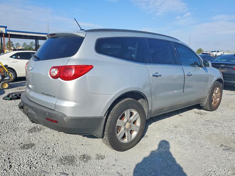 Photo 3 from auction – 2010 CHEVROLET TRAVERSE L with VIN 1GNLRFED7AS107111
