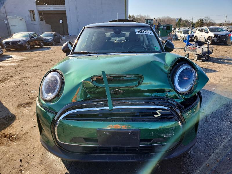 Photo 5 from auction – 2024 MINI COOPER SE with VIN WMW13DJ08R2V85412