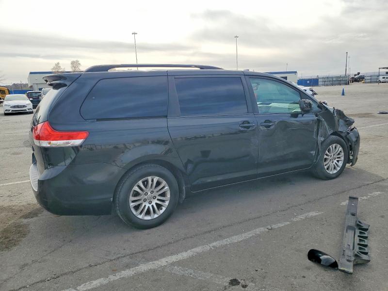 Photo 3 from auction – 2014 TOYOTA SIENNA XLE with VIN 5TDYK3DCXES498280