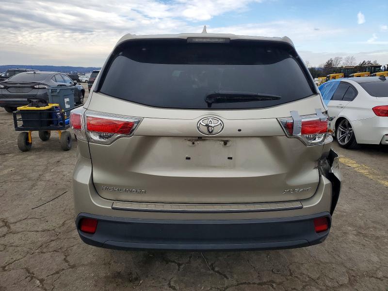 Foto 6 de la subasta – 2014 TOYOTA HIGHLANDER con VIN 5TDJKRFH5ES013024