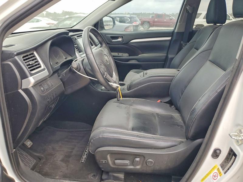 Photo 7 from auction – 2018 TOYOTA HIGHLANDER with VIN 5TDKZRFH2JS530923