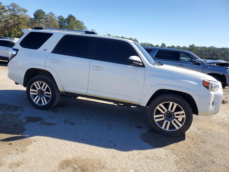 Photo 4 from auction – 2023 TOYOTA 4RUNNER SE with VIN JTEMU5JR0P6150497