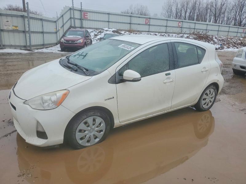 TOYOTA PRIUS C 2013 with VIN JTDKDTB30D1528563 - Photo from auction