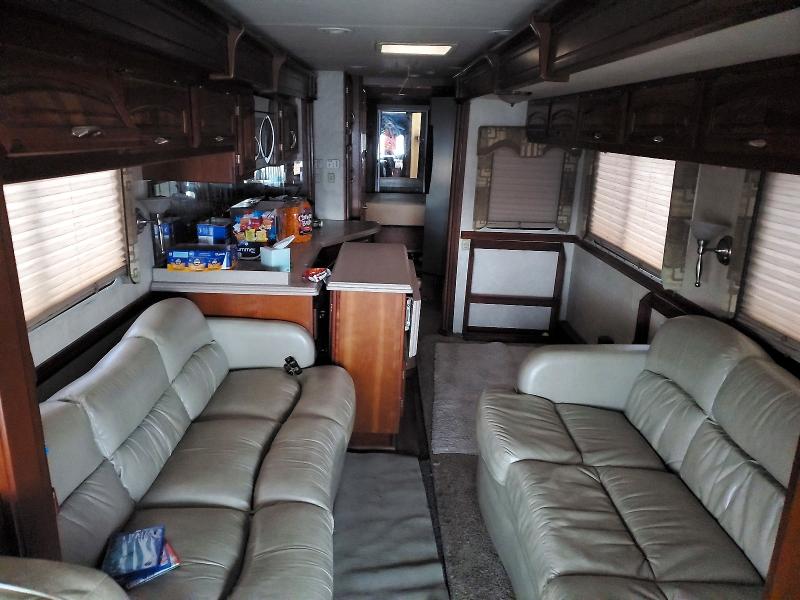 Photo 6 from auction – 2004 FREIGLINER TRVL HOME with VIN 4UZAAHCY64CN26943