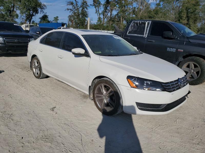 Photo 4 from auction – 2015 VOLKSWAGEN PASSAT SE with VIN 1VWBV7A3XFC029716