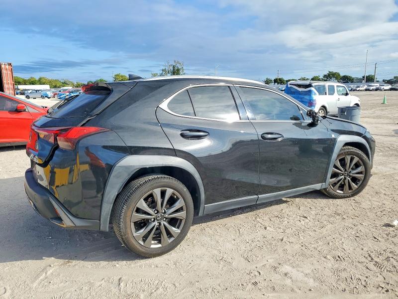 Photo 3 from auction – 2019 LEXUS UX 200 with VIN JTHY3JBH1K2018693