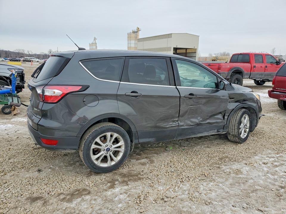 Photo 3 from auction – 2017 FORD ESCAPE with VIN 1FMCU0GD6HUD65132