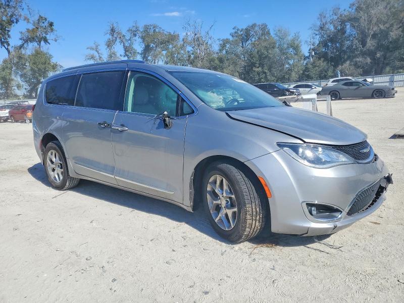 Photo 4 from auction – 2017 CHRYSLER PACIFICA with VIN 2C4RC1GGXHR528766