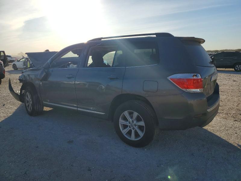 Photo 2 from auction – 2012 TOYOTA HIGHLANDER with VIN 5TDBK3EH7CS097993