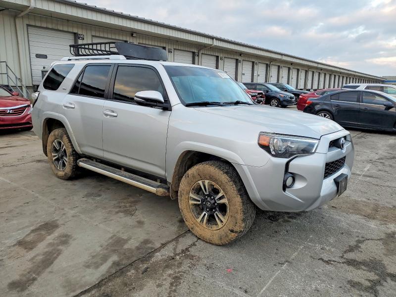 Photo 4 from auction – 2018 TOYOTA 4RUNNER SR with VIN JTEBU5JR3J5561722