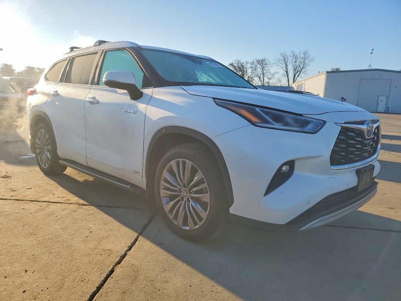 Photo 4 from auction – 2021 TOYOTA HIGHLANDER with VIN 5TDEBRCH8MS052016