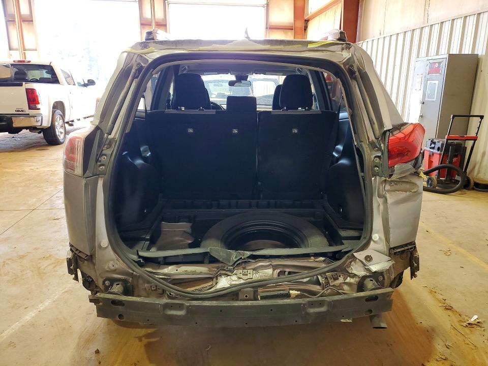 Photo 6 from auction – 2018 TOYOTA RAV4 with VIN JTMWFREV8JJ180261