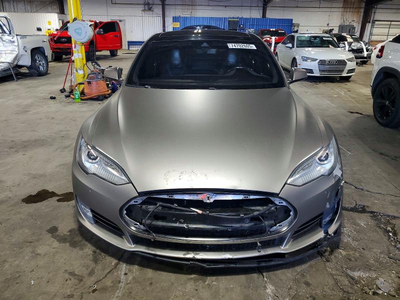 Photo 5 from auction – 2015 TESLA MODEL S with VIN 5YJSA1E24FF116589