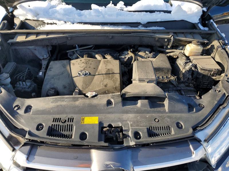 Photo 12 from auction – 2018 TOYOTA HIGHLANDER with VIN 5TDJZRFH8JS528962