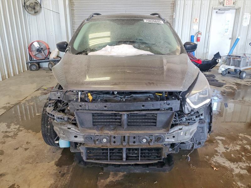 Photo 5 from auction – 2017 FORD ESCAPE SE with VIN 1FMCU0GDXHUA08875