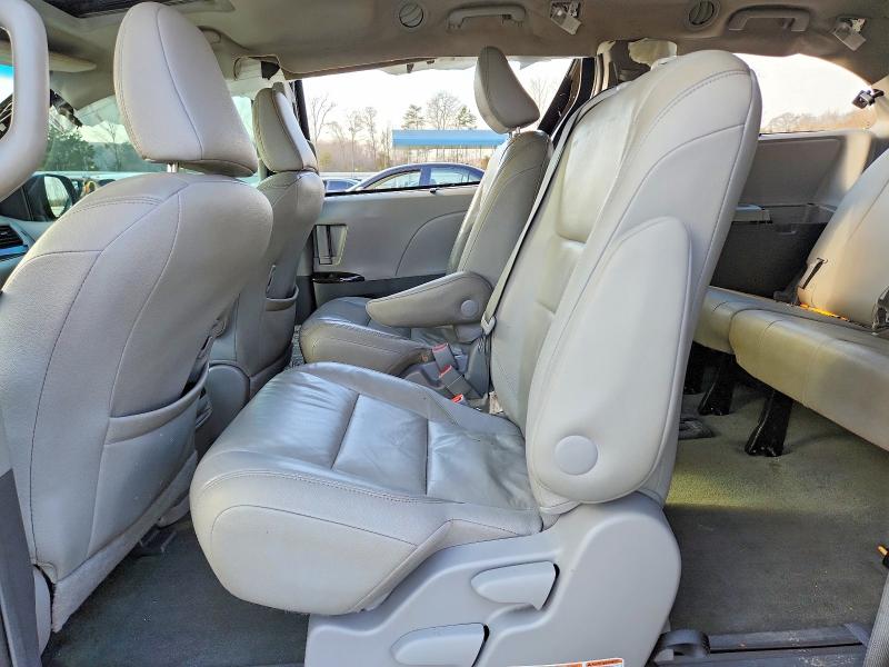 Photo 11 from auction – 2016 TOYOTA SIENNA XLE with VIN 5TDYK3DC3GS729958