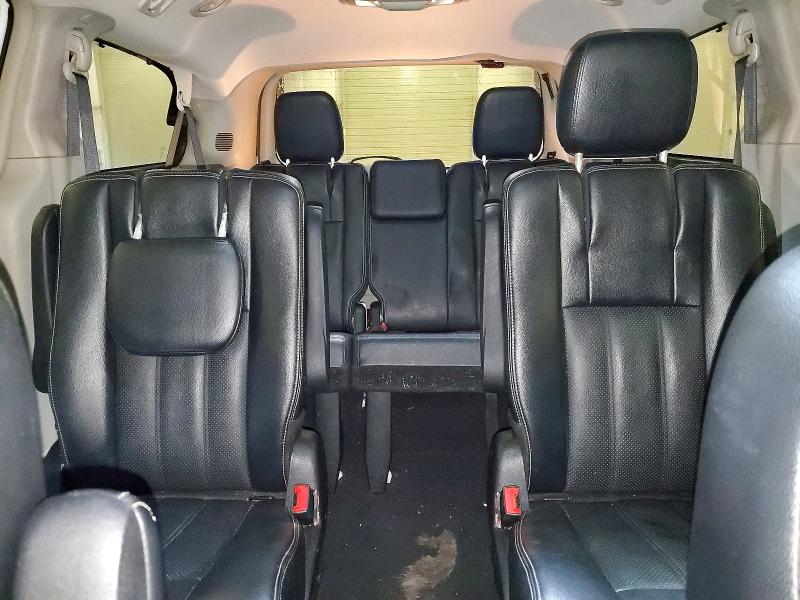 Photo 10 from auction – 2015 CHRYSLER TOWN & COU with VIN 2C4RC1CG8FR561705