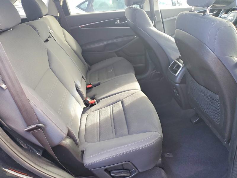 Photo 11 from auction – 2016 KIA SORENTO LX with VIN 5XYPGDA3XGG081782