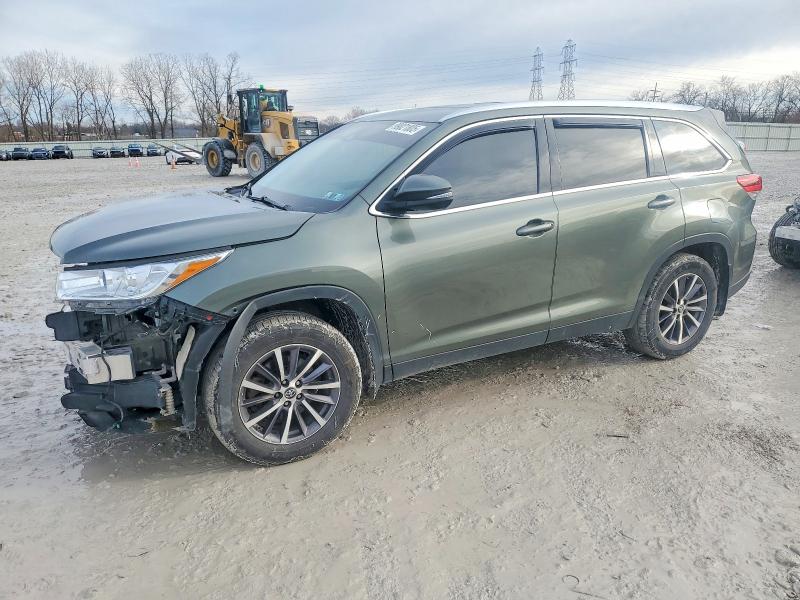 TOYOTA HIGHLANDER 2019 with VIN 5TDJZRFH6KS706563 - Photo from auction