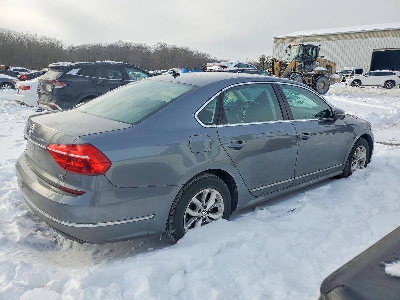 Photo 3 from auction – 2016 VOLKSWAGEN PASSAT with VIN 1VWAT7A32GC041331