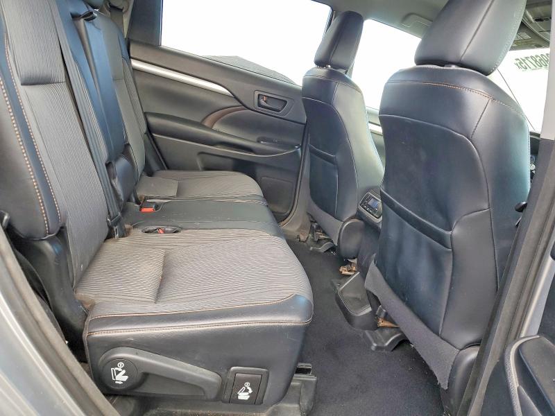Photo 11 from auction – 2015 TOYOTA HIGHLANDER with VIN 5TDBKRFH0FS127101