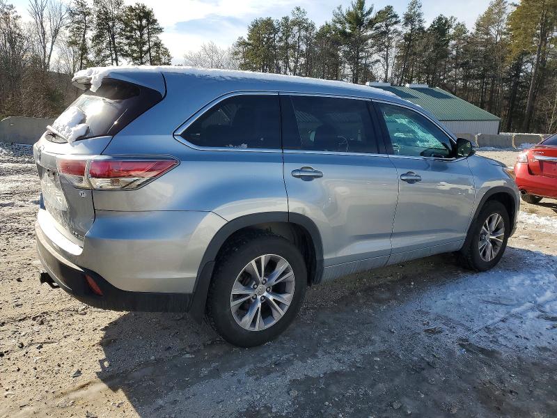 Photo 3 from auction – 2015 TOYOTA HIGHLANDER with VIN 5TDBKRFH8FS096955
