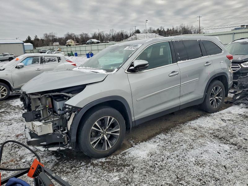 TOYOTA HIGHLANDER 2019 with VIN 5TDBZRFH3KS976063 - Photo from auction