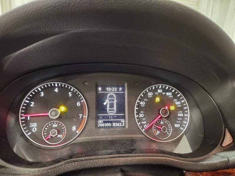 Photo 9 from auction – 2012 VOLKSWAGEN PASSAT SEL with VIN 1VWCP7A36CC030257