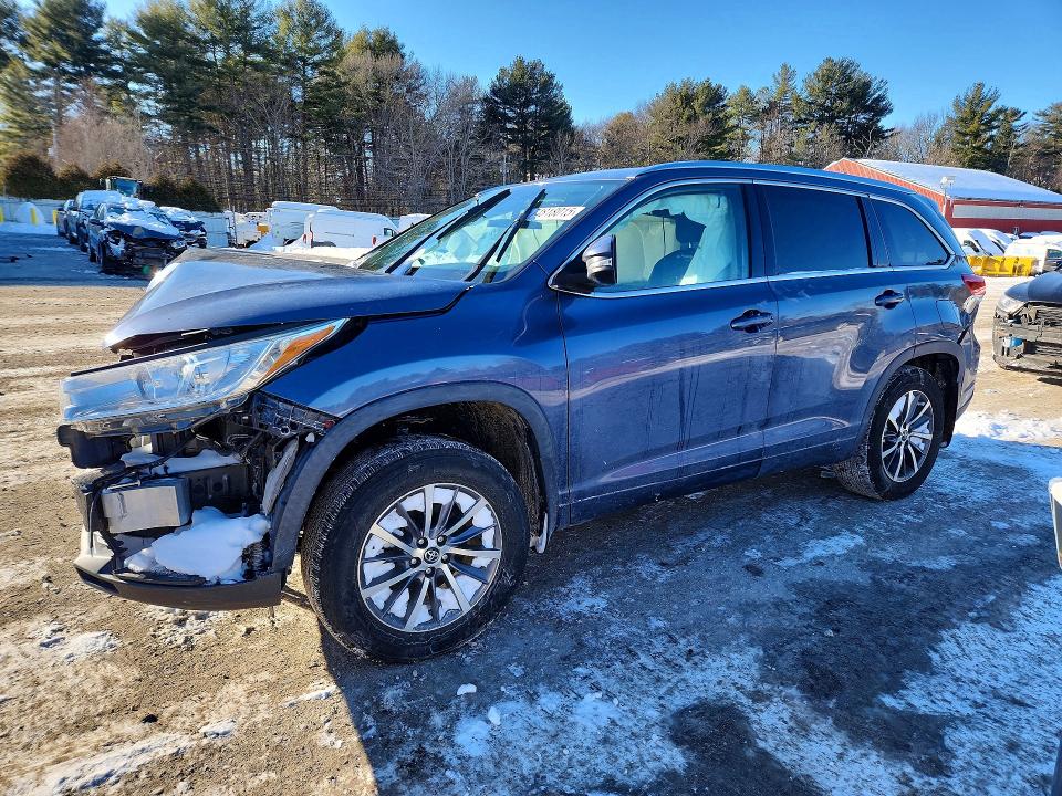 TOYOTA HIGHLANDER 2017 with VIN 5TDJZRFH9HS479412 - Photo from auction