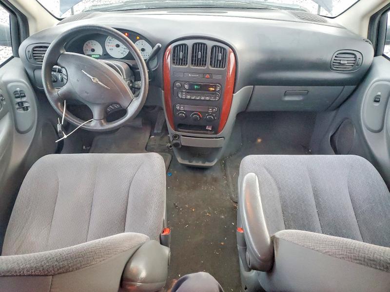 Photo 8 from auction – 2006 CHRYSLER TOWN & COU with VIN 1A4GP45R46B548552