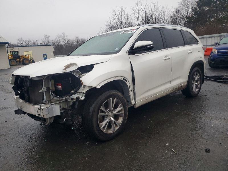 TOYOTA HIGHLANDER 2015 with VIN 5TDJKRFH3FS201154 - Photo from auction