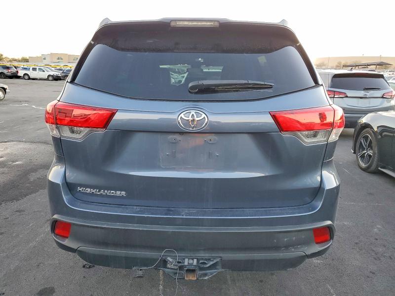 Photo 6 from auction – 2018 TOYOTA HIGHLANDER with VIN 5TDZZRFH6JS256852