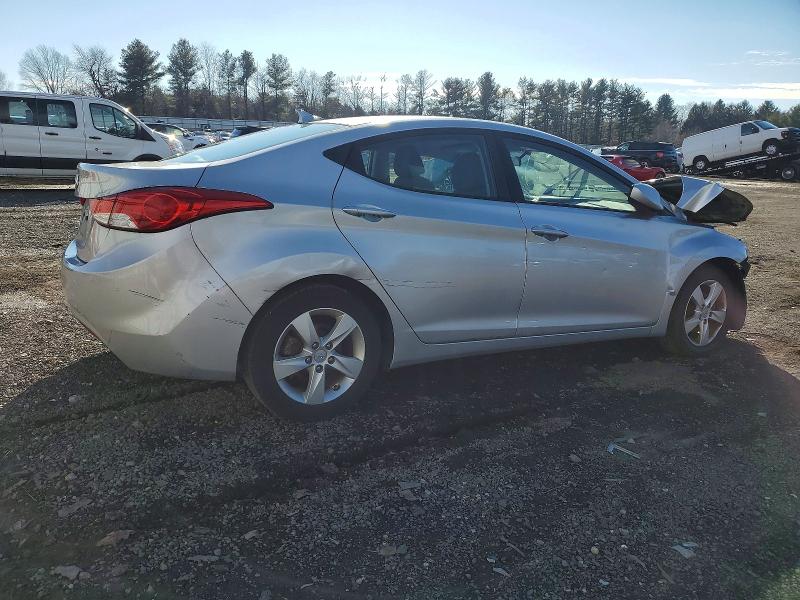 Photo 3 from auction – 2013 HYUNDAI ELANTRA with VIN 5NPDH4AE2DH159641