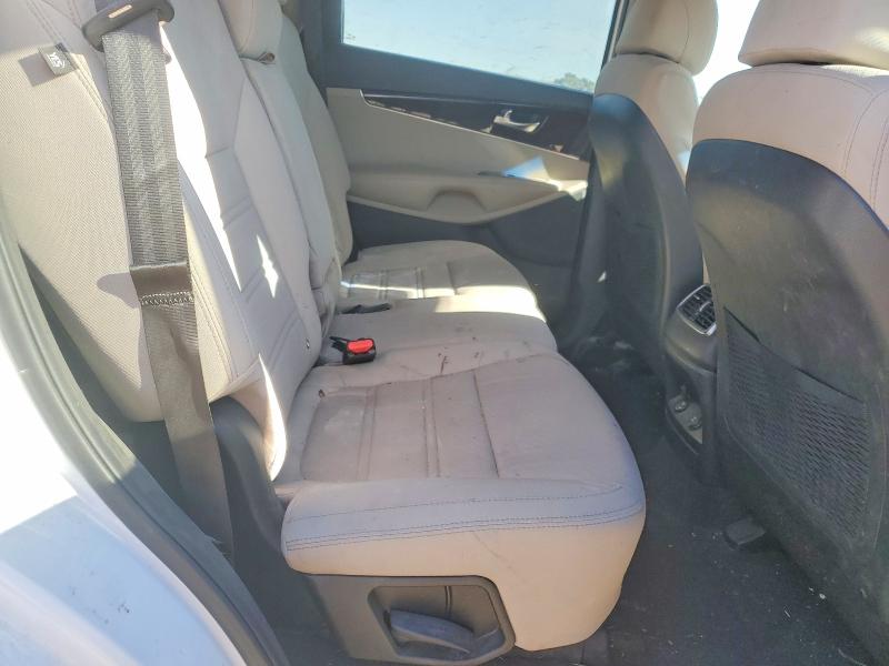 Photo 11 from auction – 2017 KIA SORENTO LX with VIN 5XYPG4A51HG286457