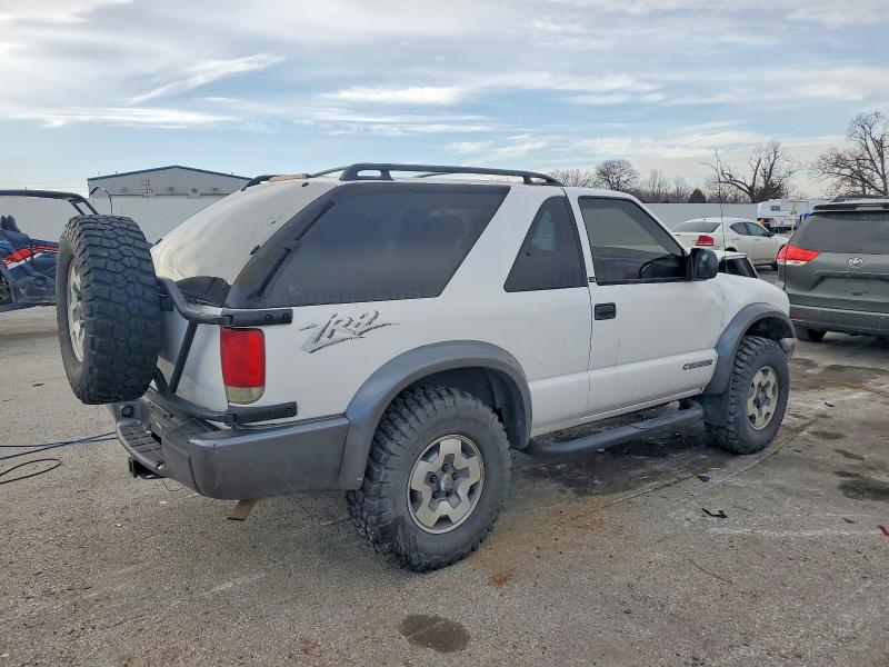 Photo 3 from auction – 2003 CHEVROLET BLAZER with VIN 1GNCT18X03K140156