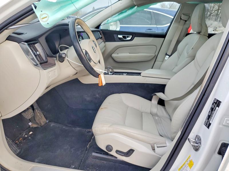 Снимка 7 от търг – 2022 VOLVO XC60 B5 MO с VIN YV4L12RKXN1032169