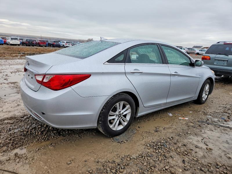Photo 3 from auction – 2013 HYUNDAI SONATA GLS with VIN 5NPEB4AC8DH807830
