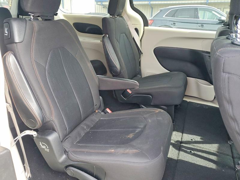 Photo 11 from auction – 2017 CHRYSLER PACIFICA with VIN 2C4RC1DG0HR565216