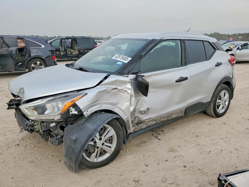 NISSAN KICKS 2019 with VIN 3N1CP5CU5KL565678 - Photo from auction