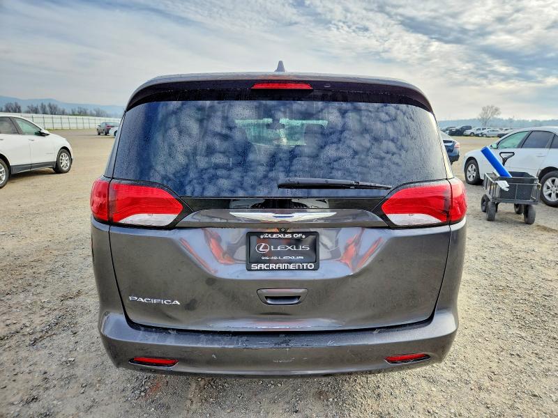 Photo 6 from auction – 2017 CHRYSLER PACIFICA with VIN 2C4RC1DG9HR675729