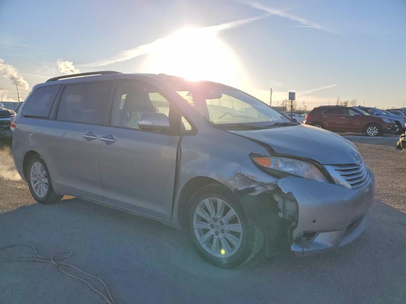 Photo 4 from auction – 2013 TOYOTA SIENNA XLE with VIN 5TDYK3DC4DS285534