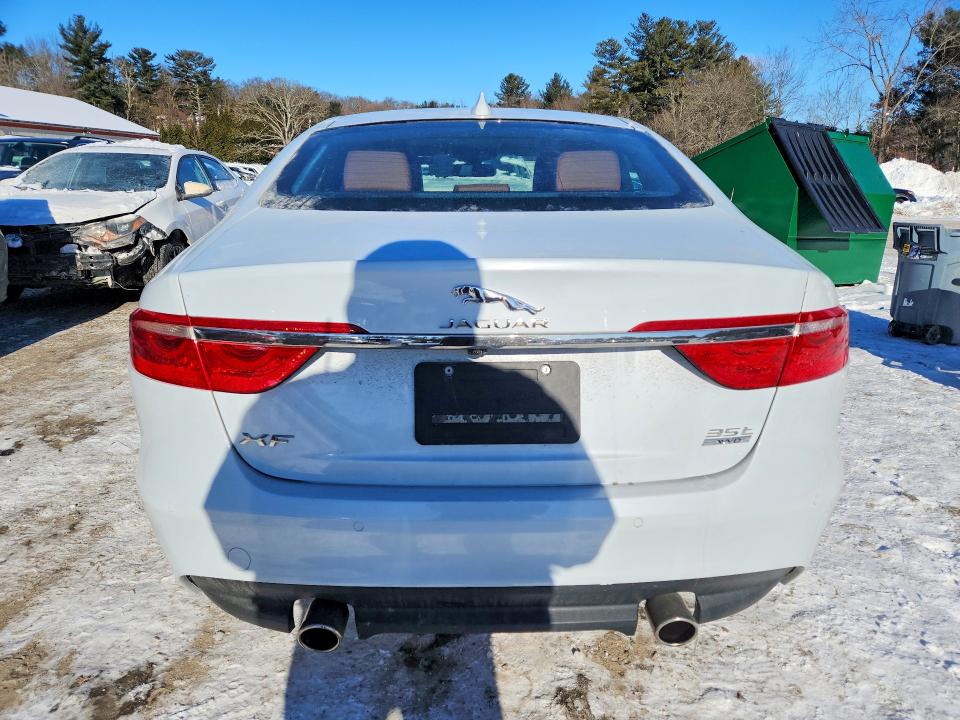 Photo 6 from auction – 2018 JAGUAR XF PORTFOL with VIN SAJBN4EV0JCY53845