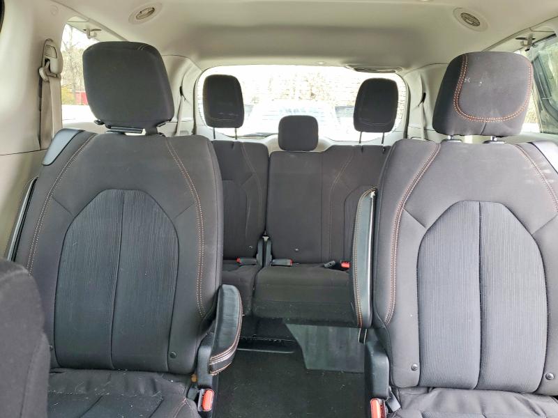 Photo 10 from auction – 2017 CHRYSLER PACIFICA with VIN 2C4RC1DG0HR565216