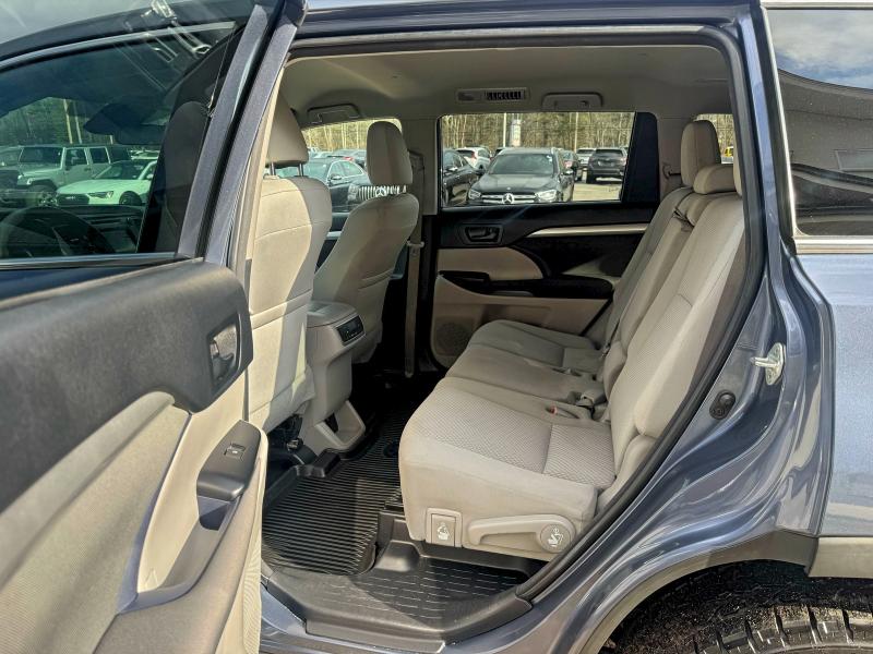 Photo 8 from auction – 2018 TOYOTA HIGHLANDER with VIN 5TDBZRFH1JS867017