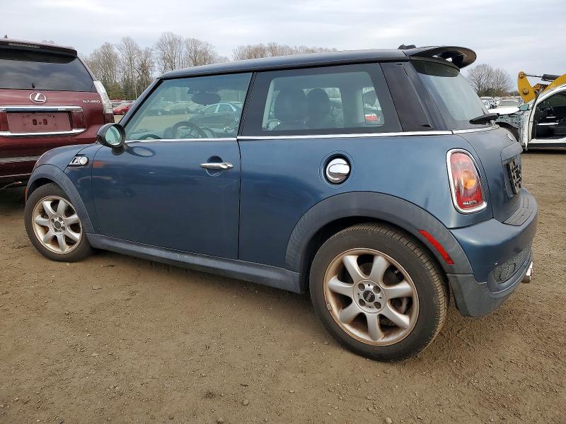 Photo 2 from auction – 2010 MINI COOPER S with VIN WMWMF7C57ATZ72935