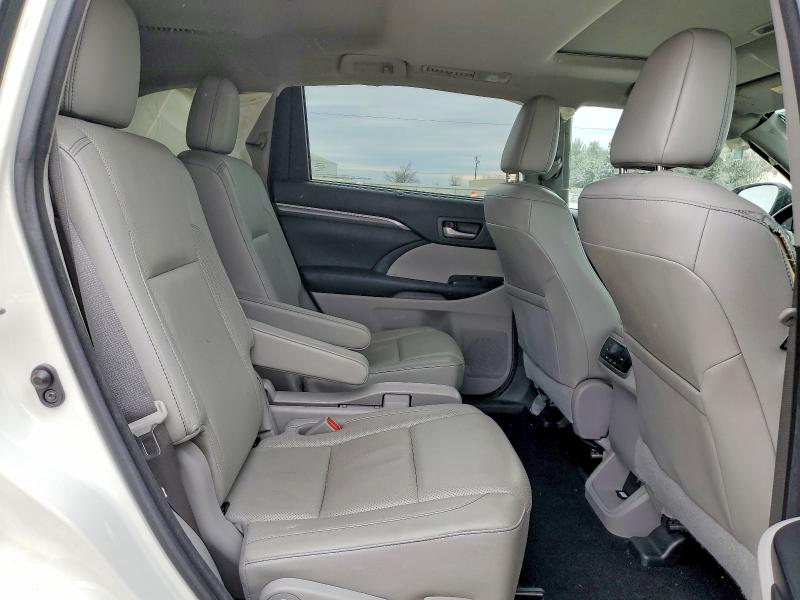 Photo 11 from auction – 2017 TOYOTA HIGHLANDER with VIN 5TDYZRFH1HS227586
