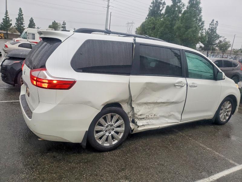 Photo 3 from auction – 2015 TOYOTA SIENNA XLE with VIN 5TDYK3DC7FS633362