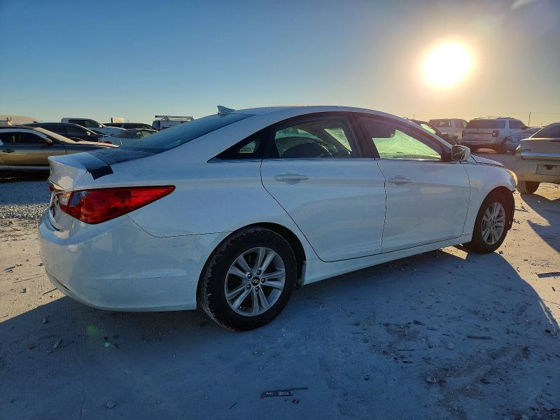 Photo 3 from auction – 2013 HYUNDAI SONATA with VIN 5NPEB4AC0DH744142