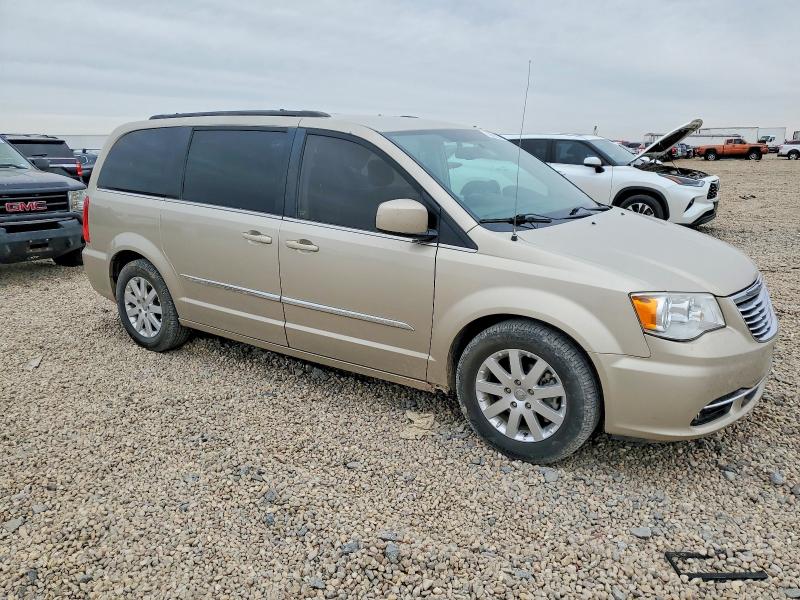 Photo 4 from auction – 2015 CHRYSLER TOWN & COU with VIN 2C4RC1BGXFR672760